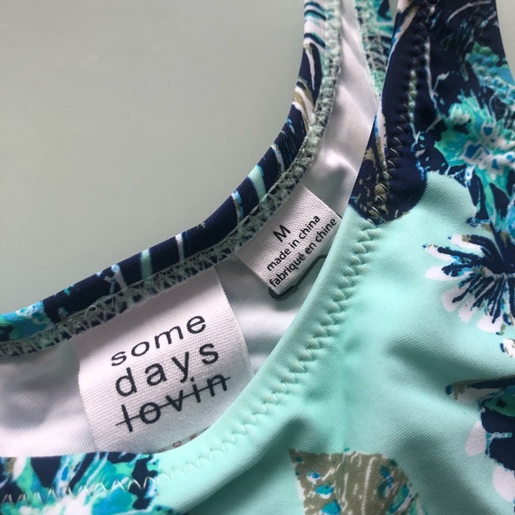 Swim Top 🦋 - Picture 4 of 7